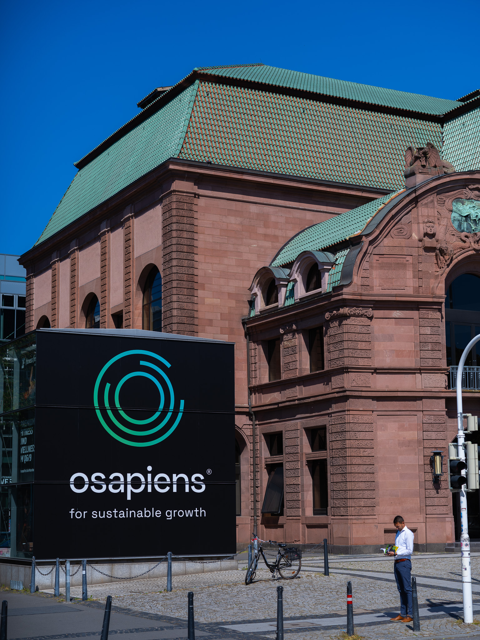 SoS.25 Summit hero visual with astronaut artwork